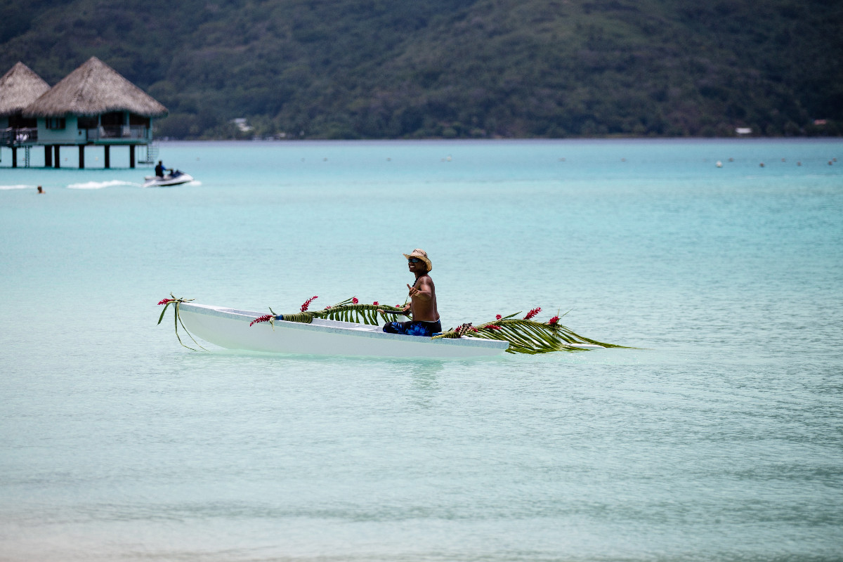 polinesia bora bora canoa